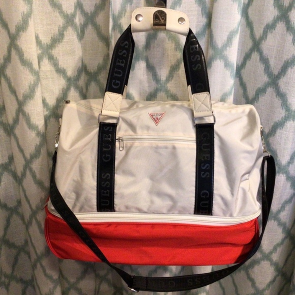 GUESS | Gym Weekend Logo White Red Black Lightweight Duffle Travel Bag